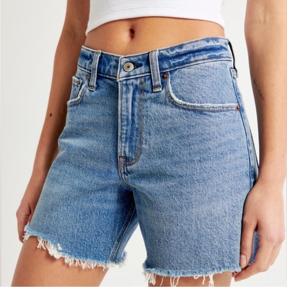 Abercrombie & Fitch Curve Love The Baggy Mid Rise Shorts in Size 27 / 4 - Picture 1 of 5